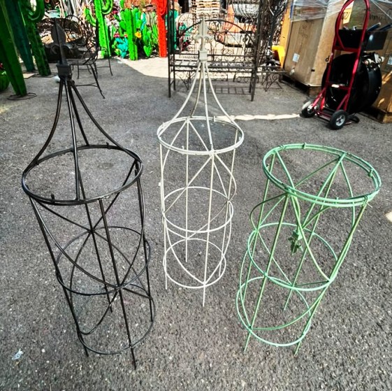 43” topiary top removable (color may vary)